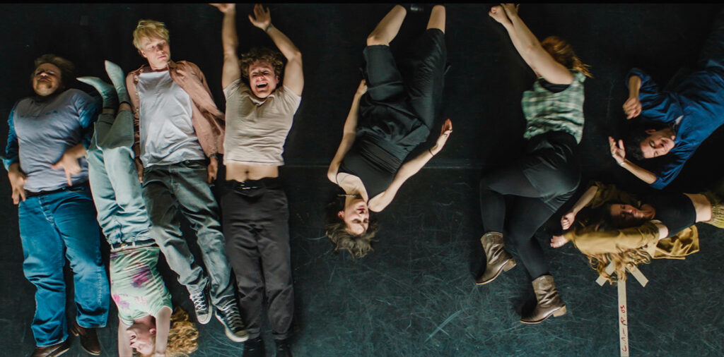 NAGRADA PUBLIKE FESTIVALA NA PALIĆU Nagrađen film "Ah, ta praznina, ta strašna praznina" Simona Ferhevena 3 Ah ta praznina ta strasna praznina © 2025 KOMPLIZEN FILM DOLL FILMPRODUKTION WARNER BROS ENT